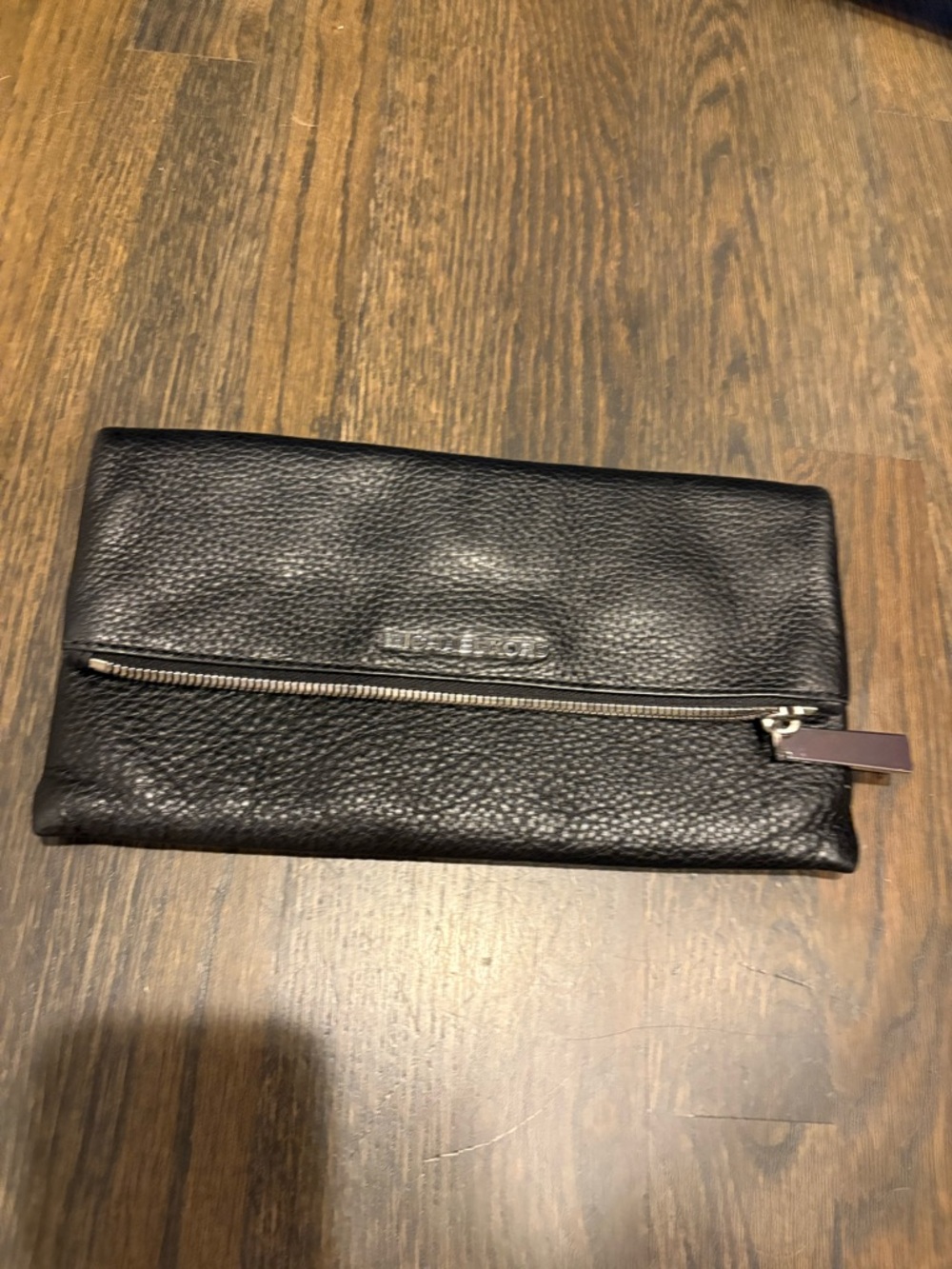 Pebbles leather fold over convertible  Zip Clutch wallet. Mk michael kors black
